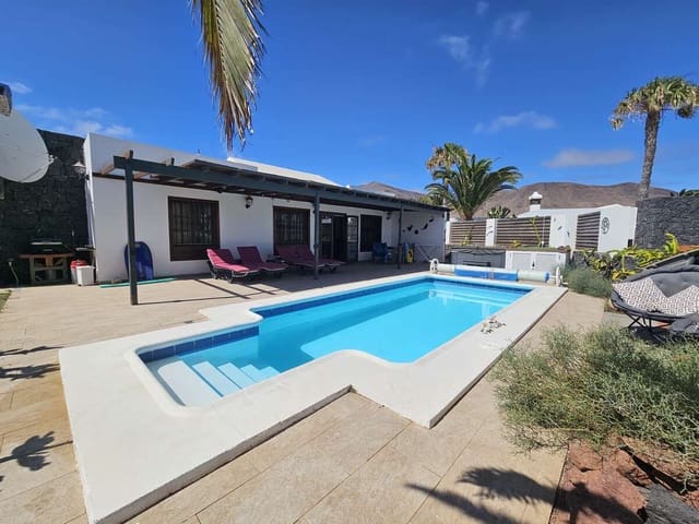 2 soveværelse Villa til salg i Playa Blanca, Yaiza med swimmingpool - € 429.000 (Ref: 9747510)