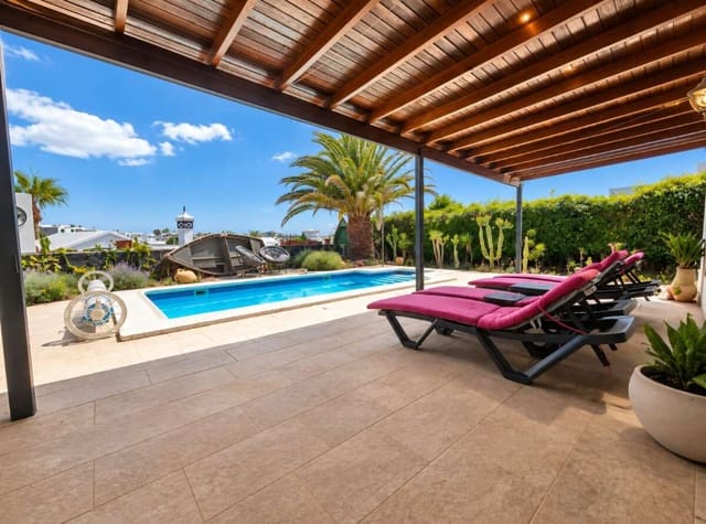 2 soveværelse Villa til salg i Playa Blanca, Yaiza med swimmingpool - € 429.000 (Ref: 9747510)