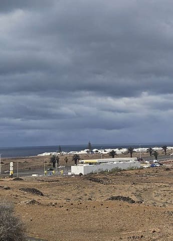 3 quarto Moradia Geminada para arrendar em Playa del Cable, Arrecife com garagem - 2 300 € (Ref: 9807442)