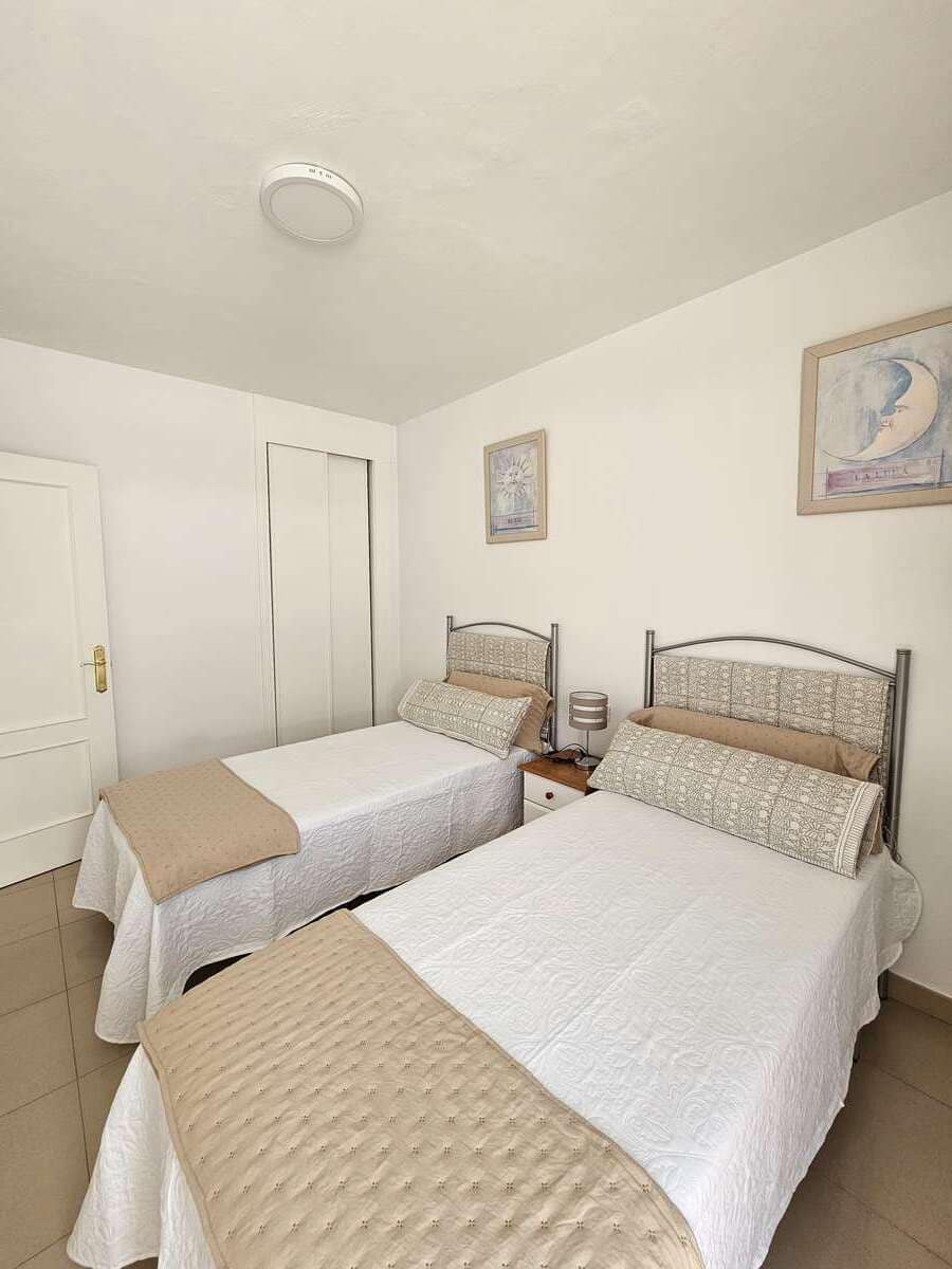 Pareado de 3 habitaciones en Playa del Cable en alquiler con garaje - 2.300 € (Ref: 9807442)