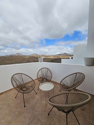 3 soverom Kjedet enebolig til leie i Playa del Cable, Arrecife med garasje - € 2 300 (Ref: 9807442)