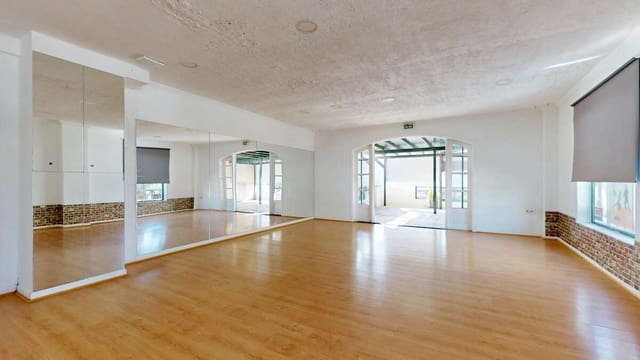 Commercieel te koop in Playa Blanca, Yaiza - € 320.000 (Ref: 9824575)