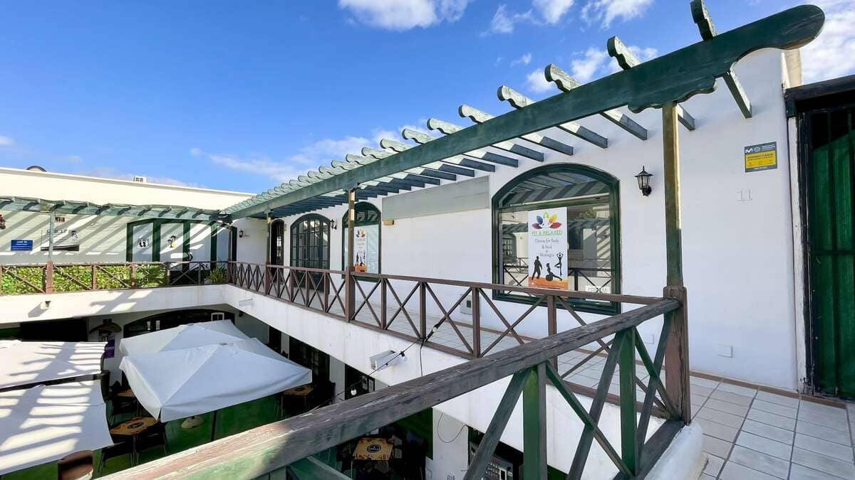 Commercial for sale in Playa Blanca - € 320,000 (Ref: 9824575)