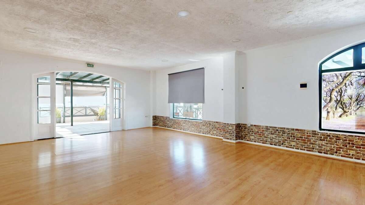 Commercial for sale in Playa Blanca - € 320,000 (Ref: 9824575)