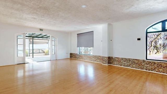 Commercieel te koop in Playa Blanca, Yaiza - € 320.000 (Ref: 9824575)