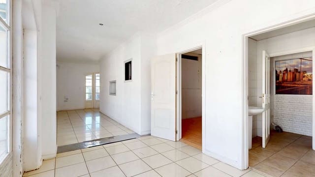 Commercieel te koop in Playa Blanca, Yaiza - € 320.000 (Ref: 9824575)