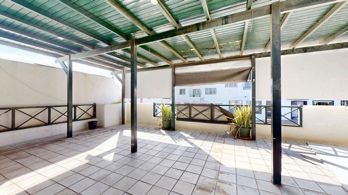 Commercial for sale in Playa Blanca - € 320,000 (Ref: 9824575)