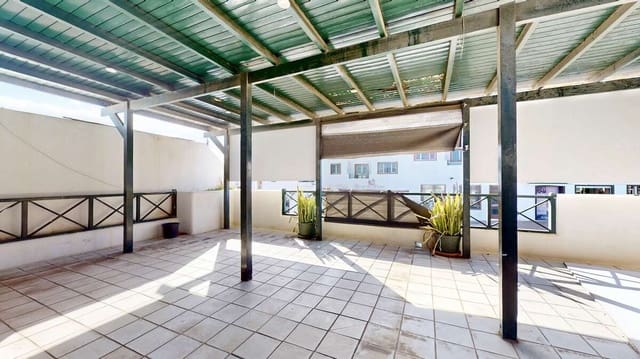 Commercieel te koop in Playa Blanca, Yaiza - € 320.000 (Ref: 9824575)