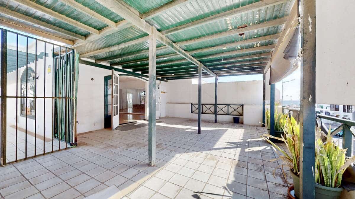 Commercial for sale in Playa Blanca - € 320,000 (Ref: 9824575)
