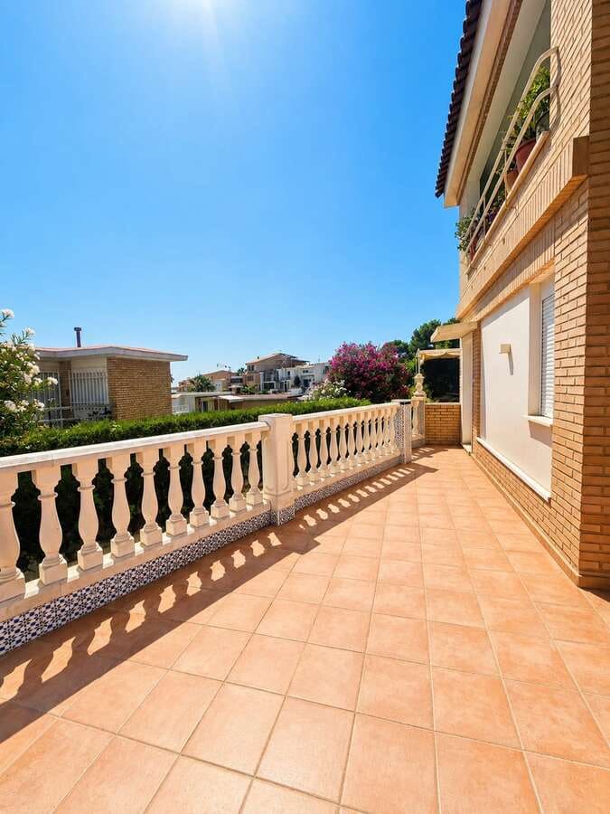 3 bedroom Semi-detached Villa for rent in Cabo de las Huertas with pool garage - € 5,000 (Ref: 9930035)