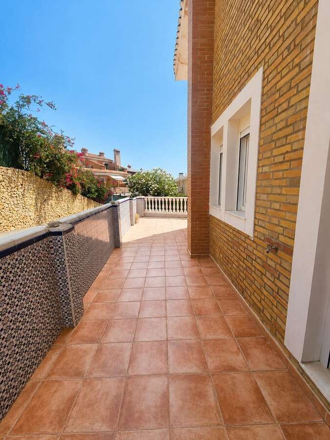 3 bedroom Semi-detached Villa for rent in Cabo de las Huertas with pool garage - € 5,000 (Ref: 9930035)