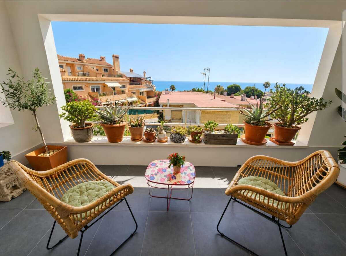 3 bedroom Semi-detached Villa for rent in Cabo de las Huertas with pool garage - € 5,000 (Ref: 9930035)