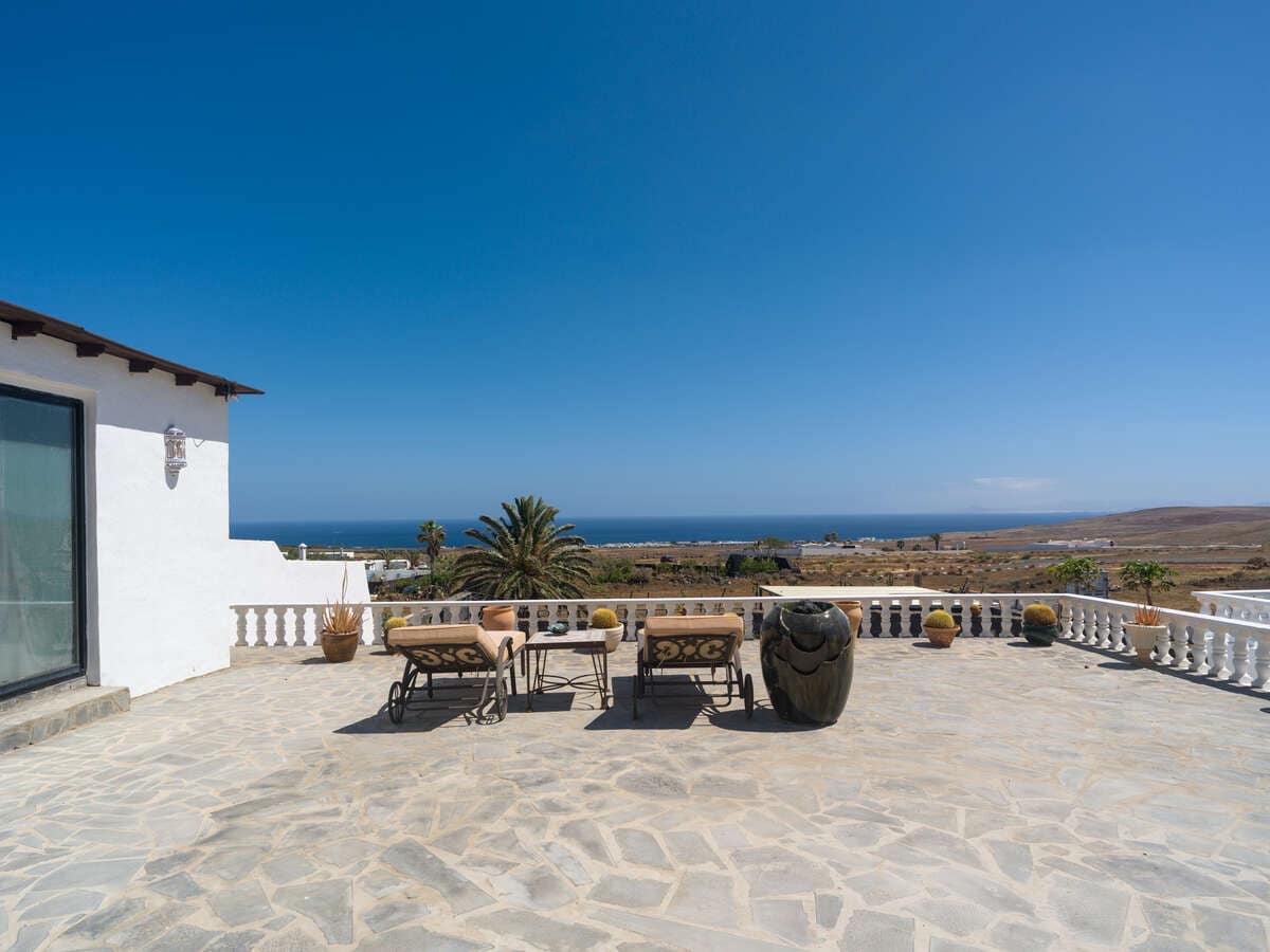 6 bedroom Villa for sale in Macher with pool garage - € 990,000 (Ref: 9932684)