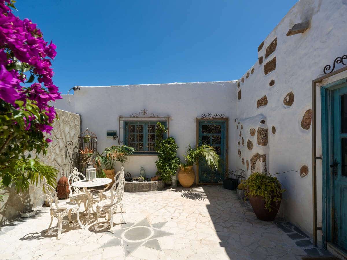 6 bedroom Villa for sale in Macher with pool garage - € 990,000 (Ref: 9932684)