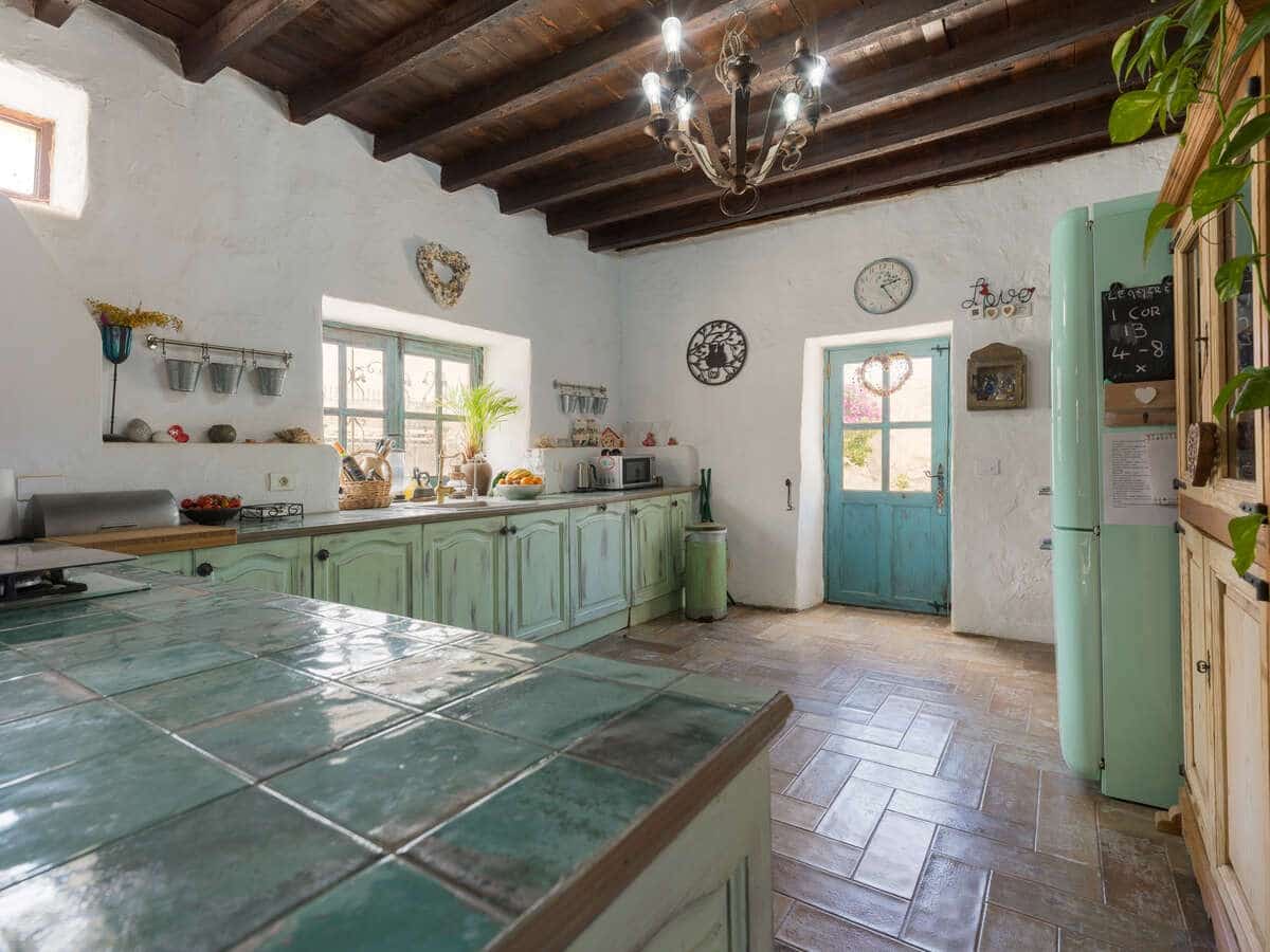 6 bedroom Villa for sale in Macher with pool garage - € 990,000 (Ref: 9932684)