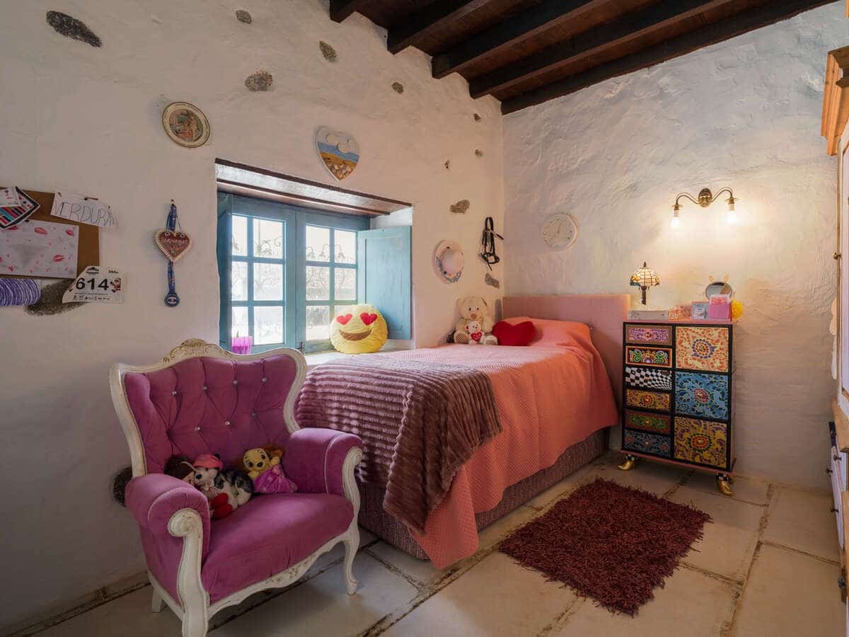 6 bedroom Villa for sale in Macher with pool garage - € 990,000 (Ref: 9932684)
