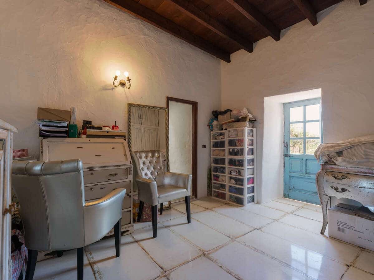 6 bedroom Villa for sale in Macher with pool garage - € 990,000 (Ref: 9932684)