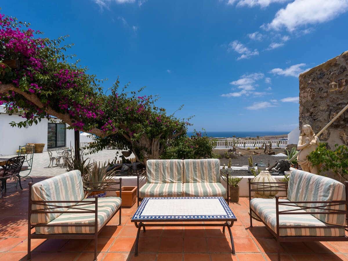 6 bedroom Villa for sale in Macher with pool garage - € 990,000 (Ref: 9932684)