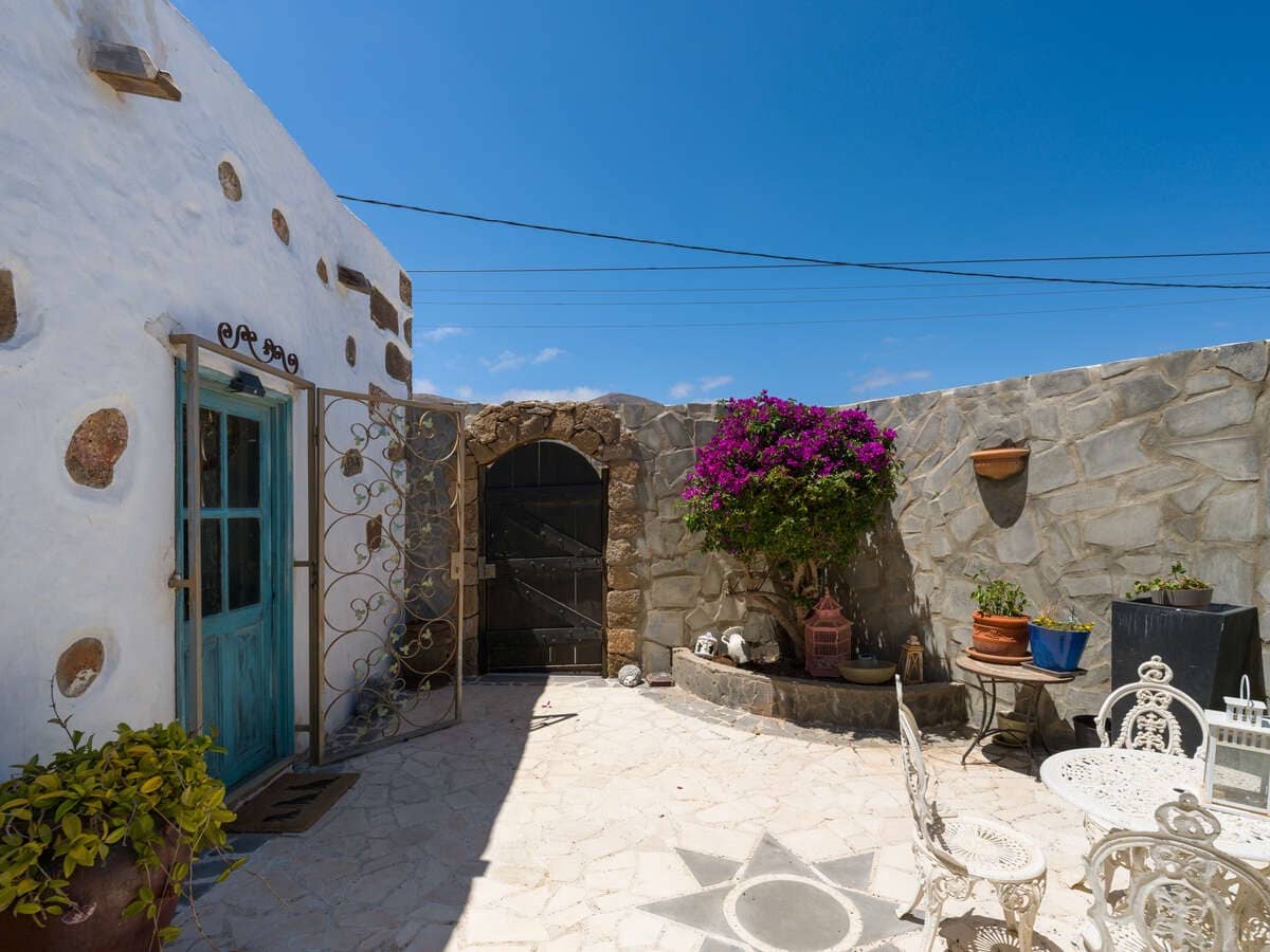 6 bedroom Villa for sale in Macher with pool garage - € 990,000 (Ref: 9932684)