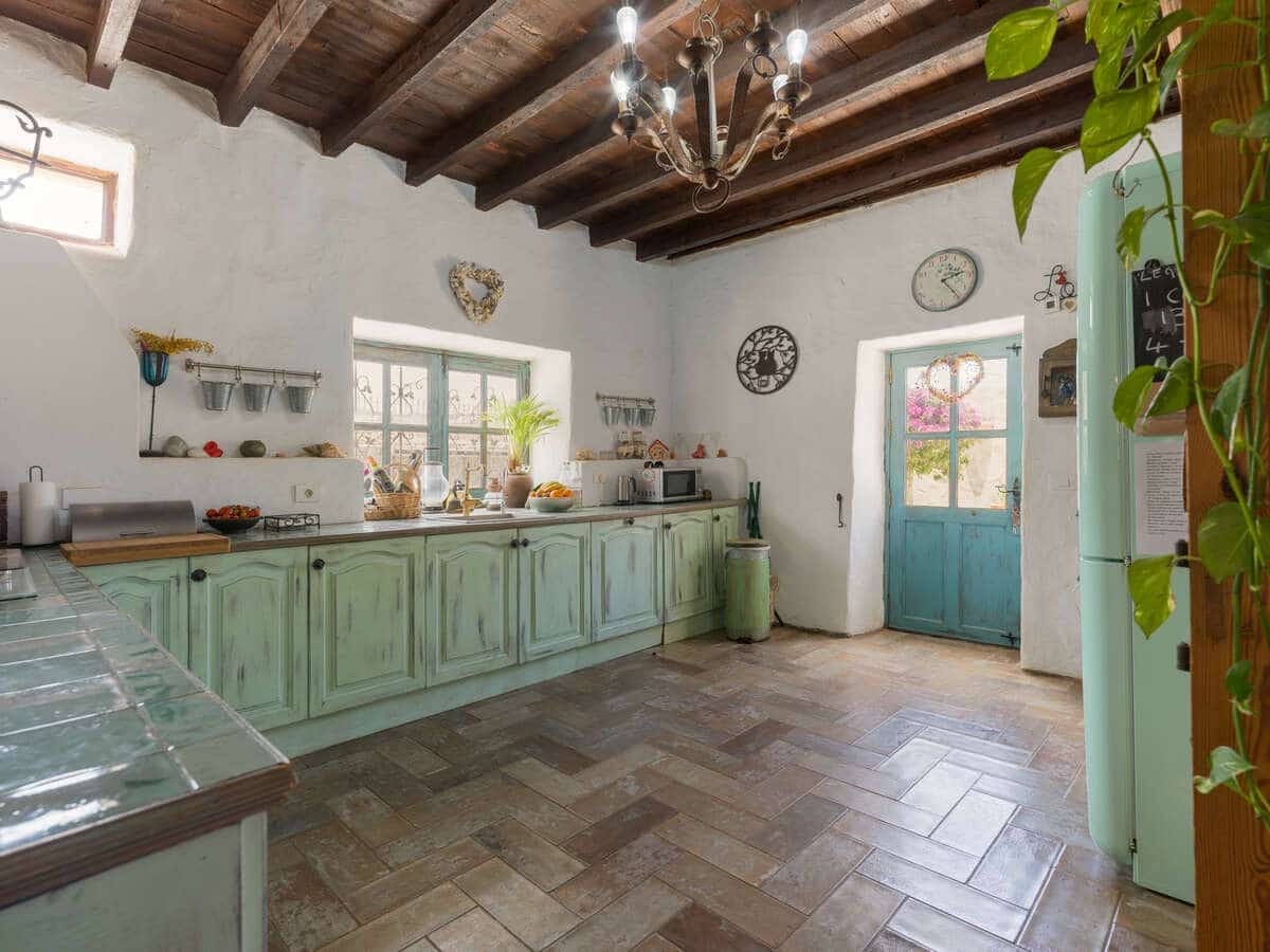 6 bedroom Villa for sale in Macher with pool garage - € 990,000 (Ref: 9932684)