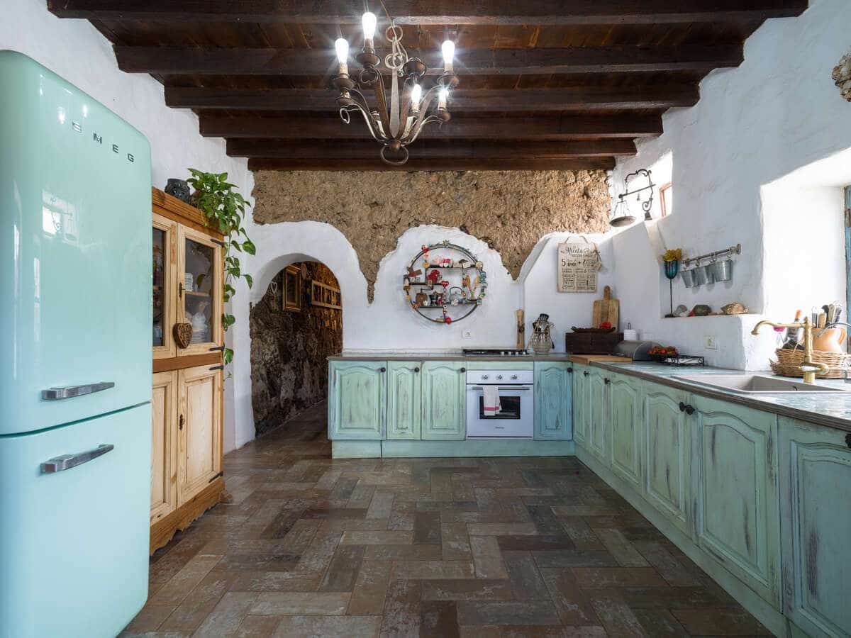 6 bedroom Villa for sale in Macher with pool garage - € 990,000 (Ref: 9932684)