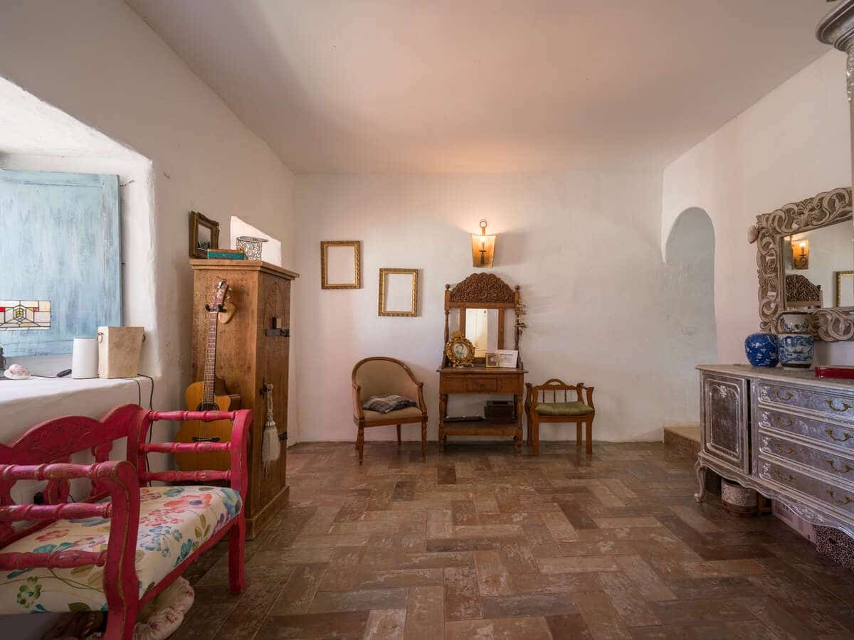 6 bedroom Villa for sale in Macher with pool garage - € 990,000 (Ref: 9932684)