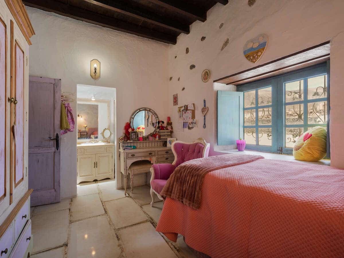 6 bedroom Villa for sale in Macher with pool garage - € 990,000 (Ref: 9932684)