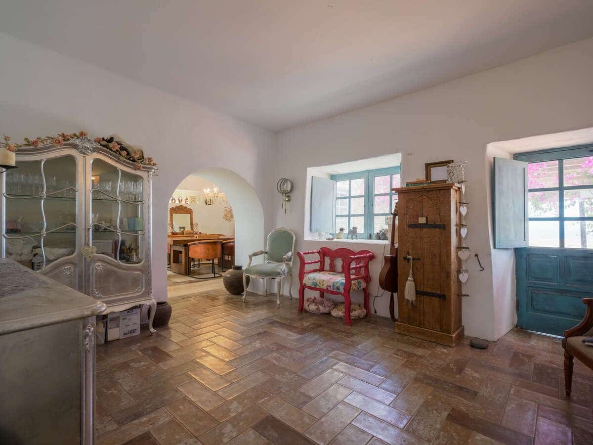6 bedroom Villa for sale in Macher with pool garage - € 990,000 (Ref: 9932684)