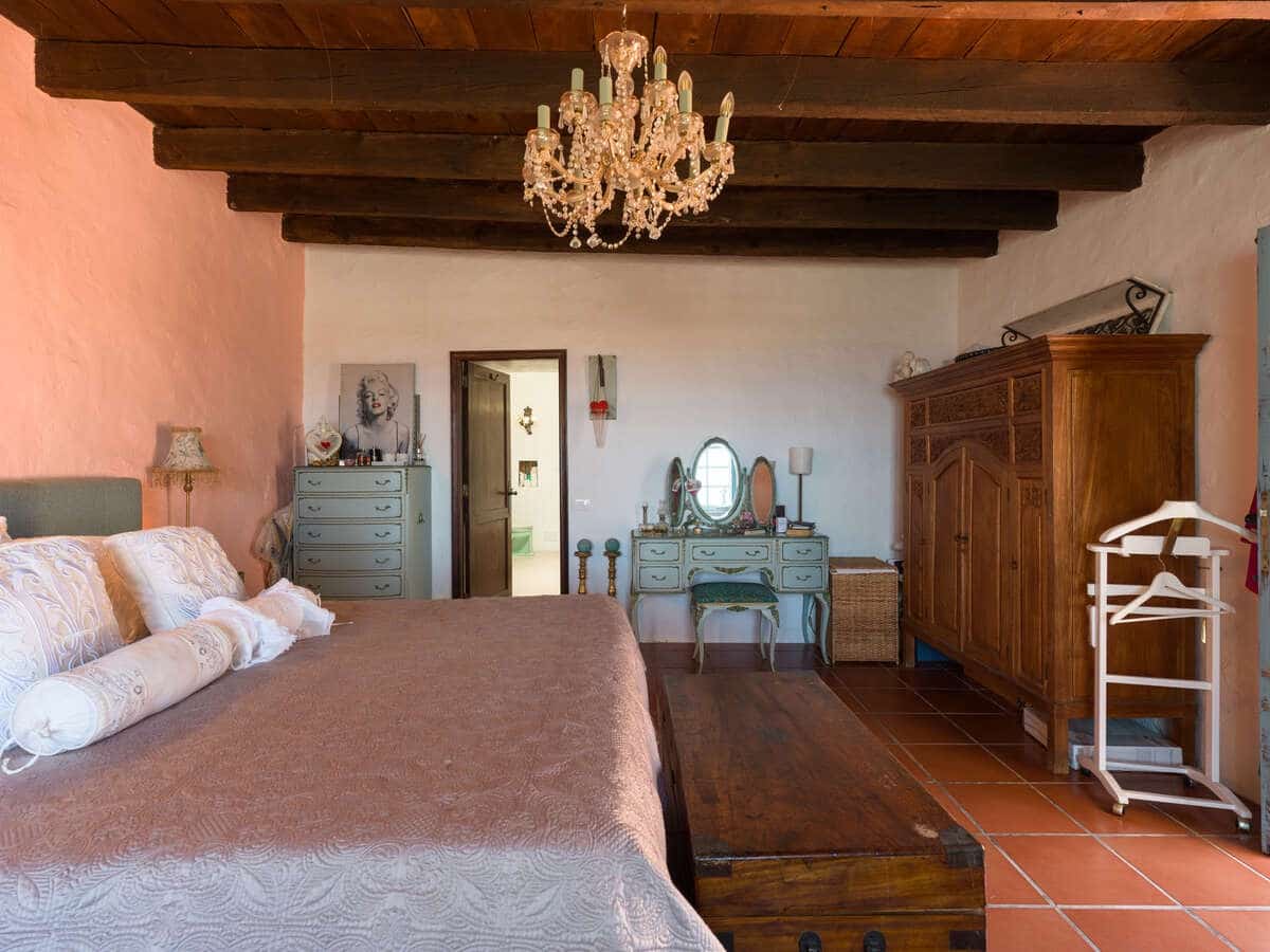 6 bedroom Villa for sale in Macher with pool garage - € 990,000 (Ref: 9932684)