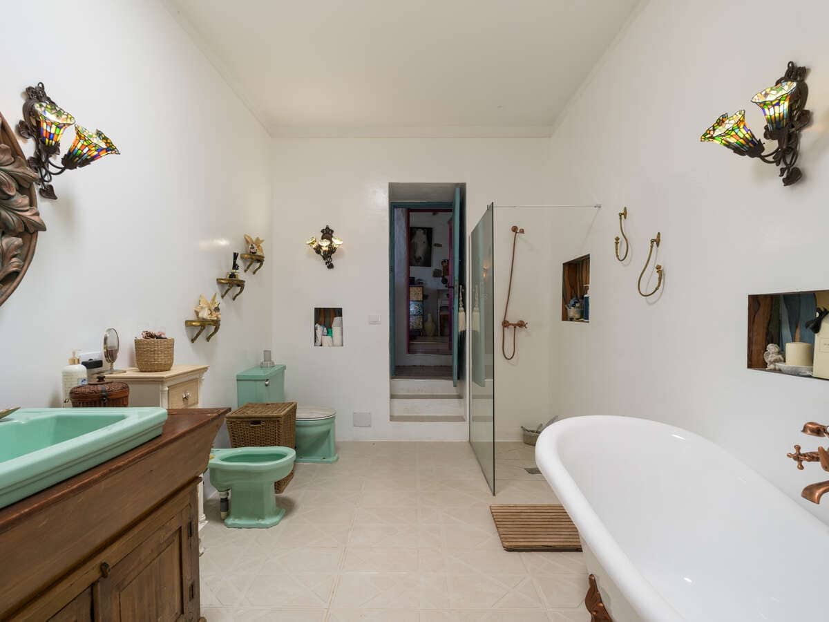 6 bedroom Villa for sale in Macher with pool garage - € 990,000 (Ref: 9932684)