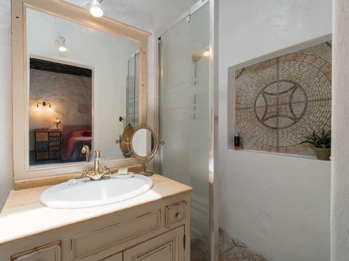 6 bedroom Villa for sale in Macher with pool garage - € 990,000 (Ref: 9932684)