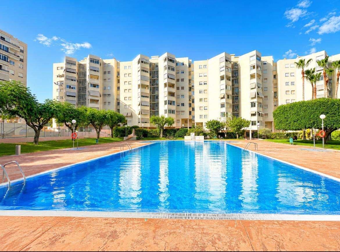3 Zimmer Apartment zu verkaufen in Alicante / Alacant Stadt mit Pool Garage - 280.000 € (Ref: 9981727)