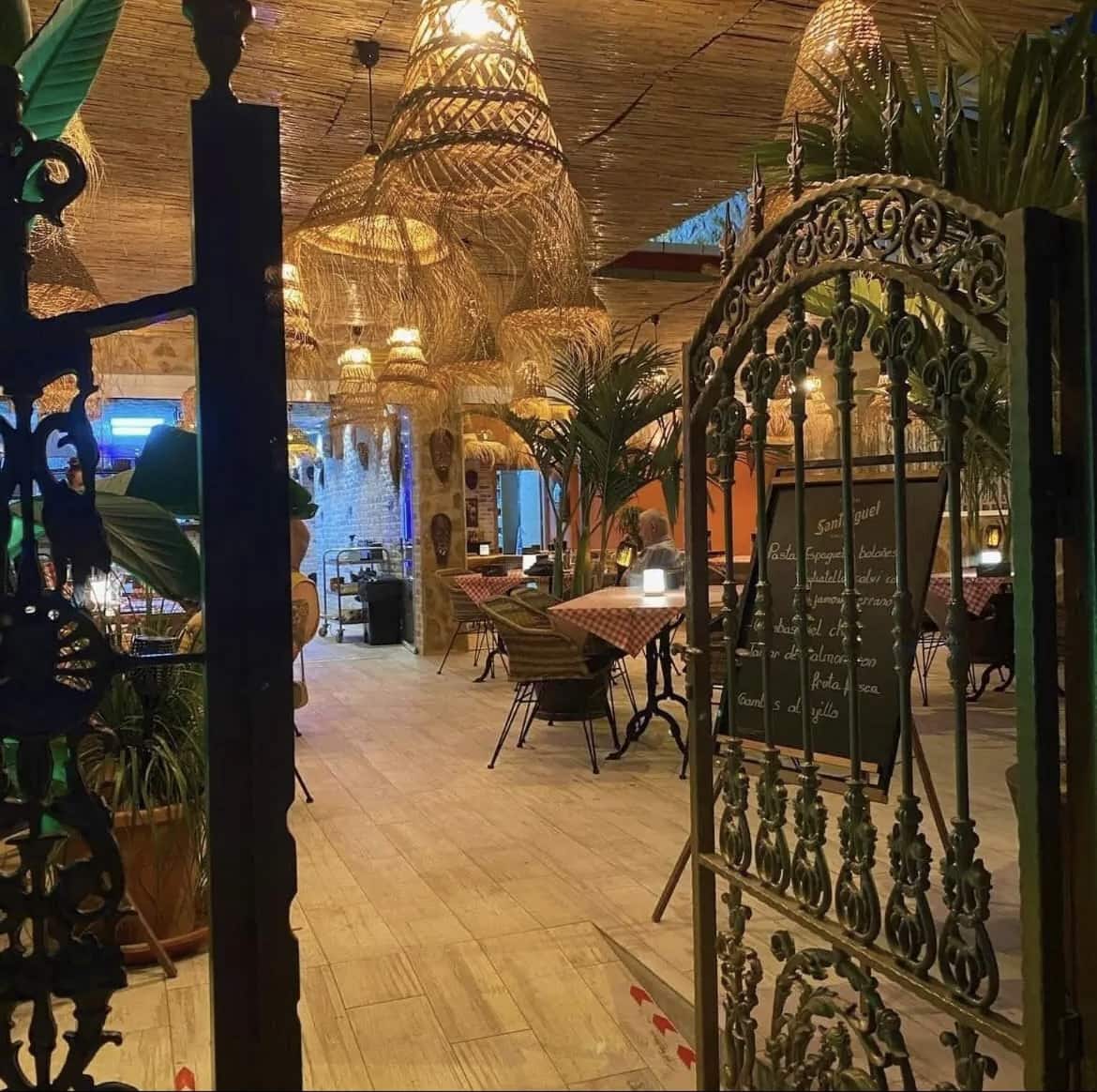 Bar/Restaurante en Torrevieja en venta - 380.000 € (Ref: 8602784)