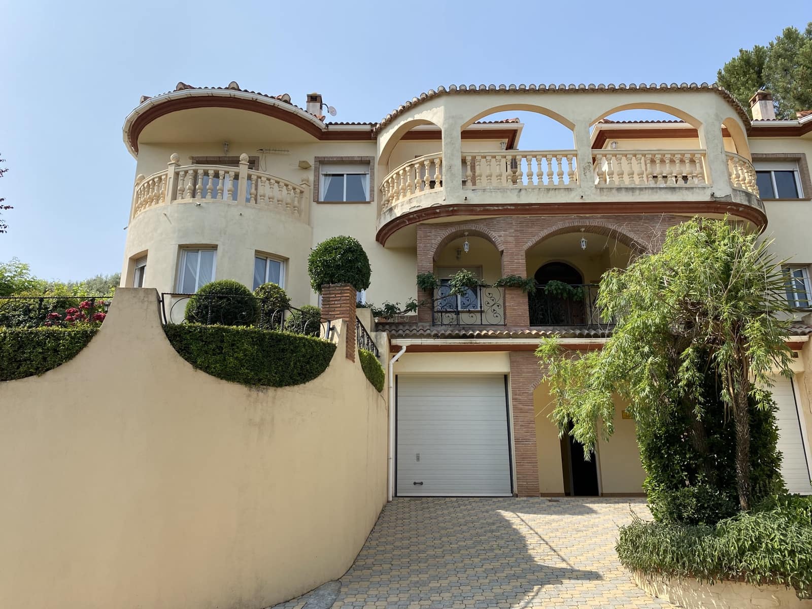 8 soveværelse Villa til salg i Moclin med swimmingpool garage - € 475.000 (Ref: 9066953)