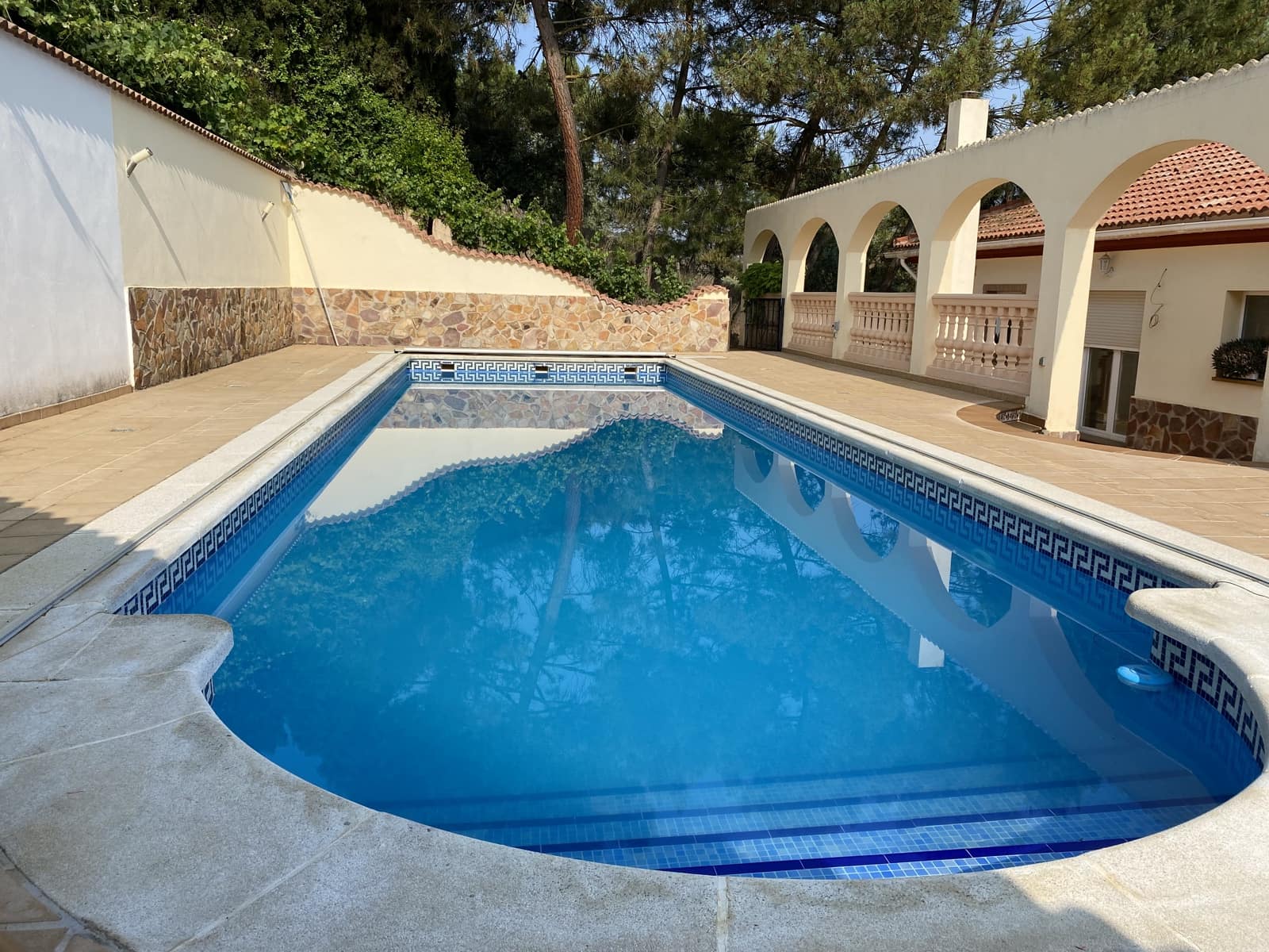 8 soveværelse Villa til salg i Moclin med swimmingpool garage - € 475.000 (Ref: 9066953)