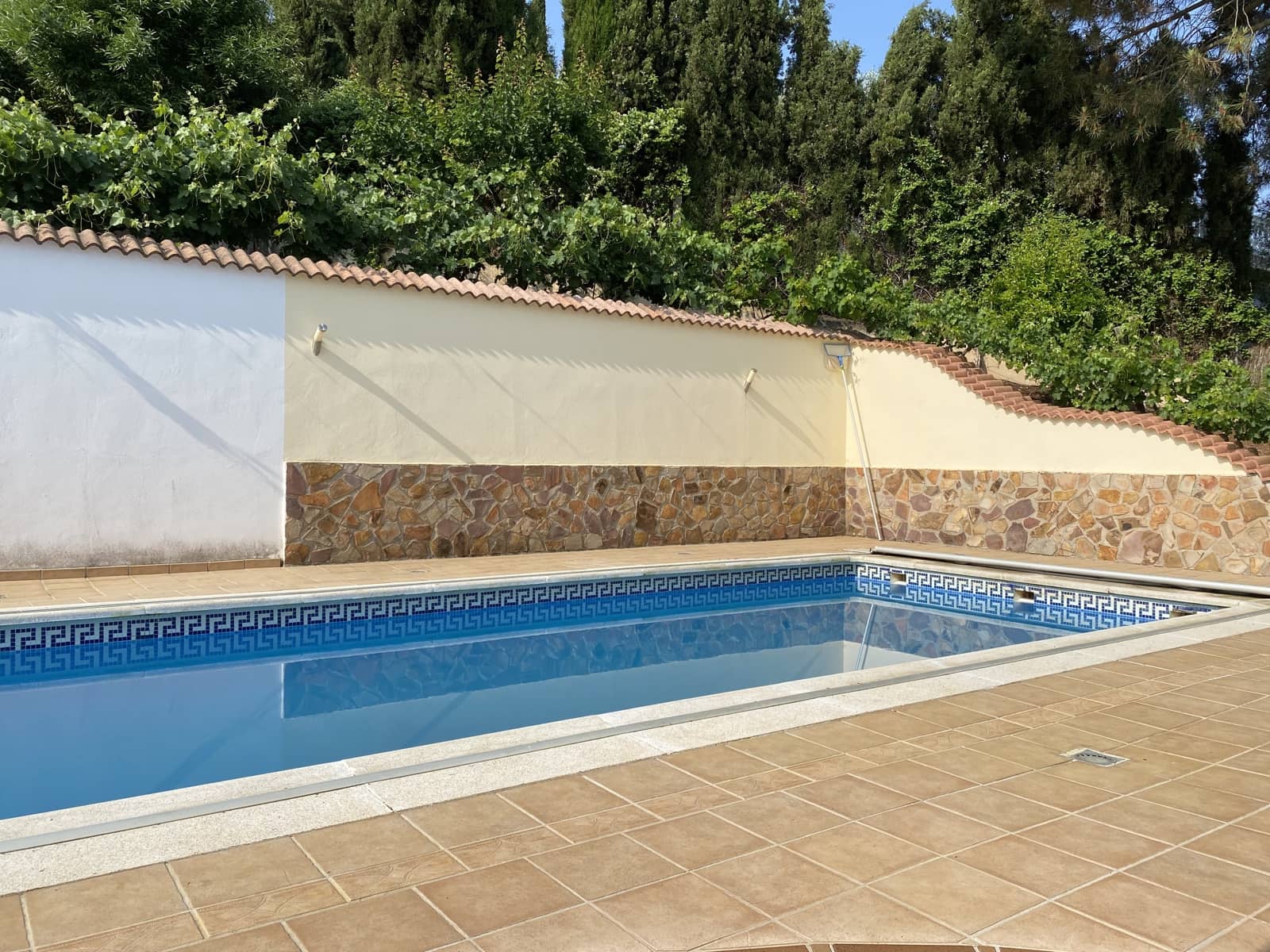 8 soveværelse Villa til salg i Moclin med swimmingpool garage - € 475.000 (Ref: 9066953)