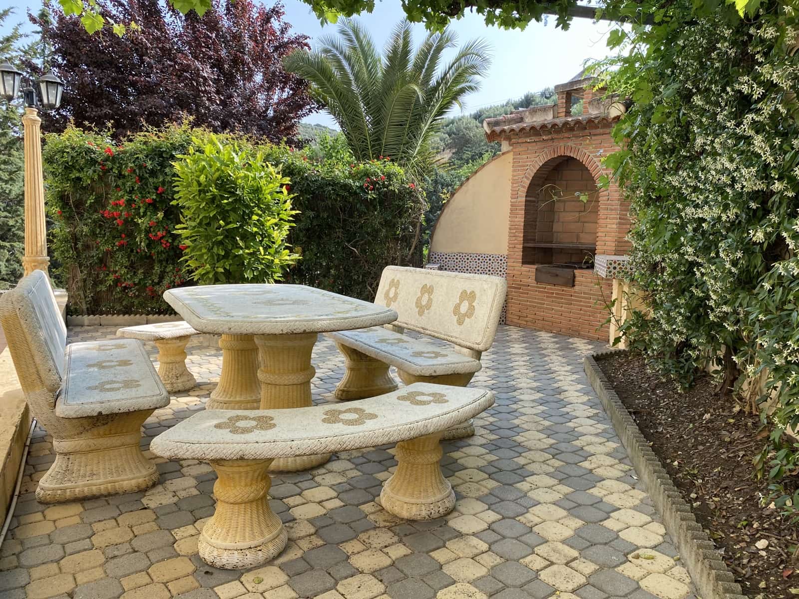 8 soveværelse Villa til salg i Moclin med swimmingpool garage - € 475.000 (Ref: 9066953)