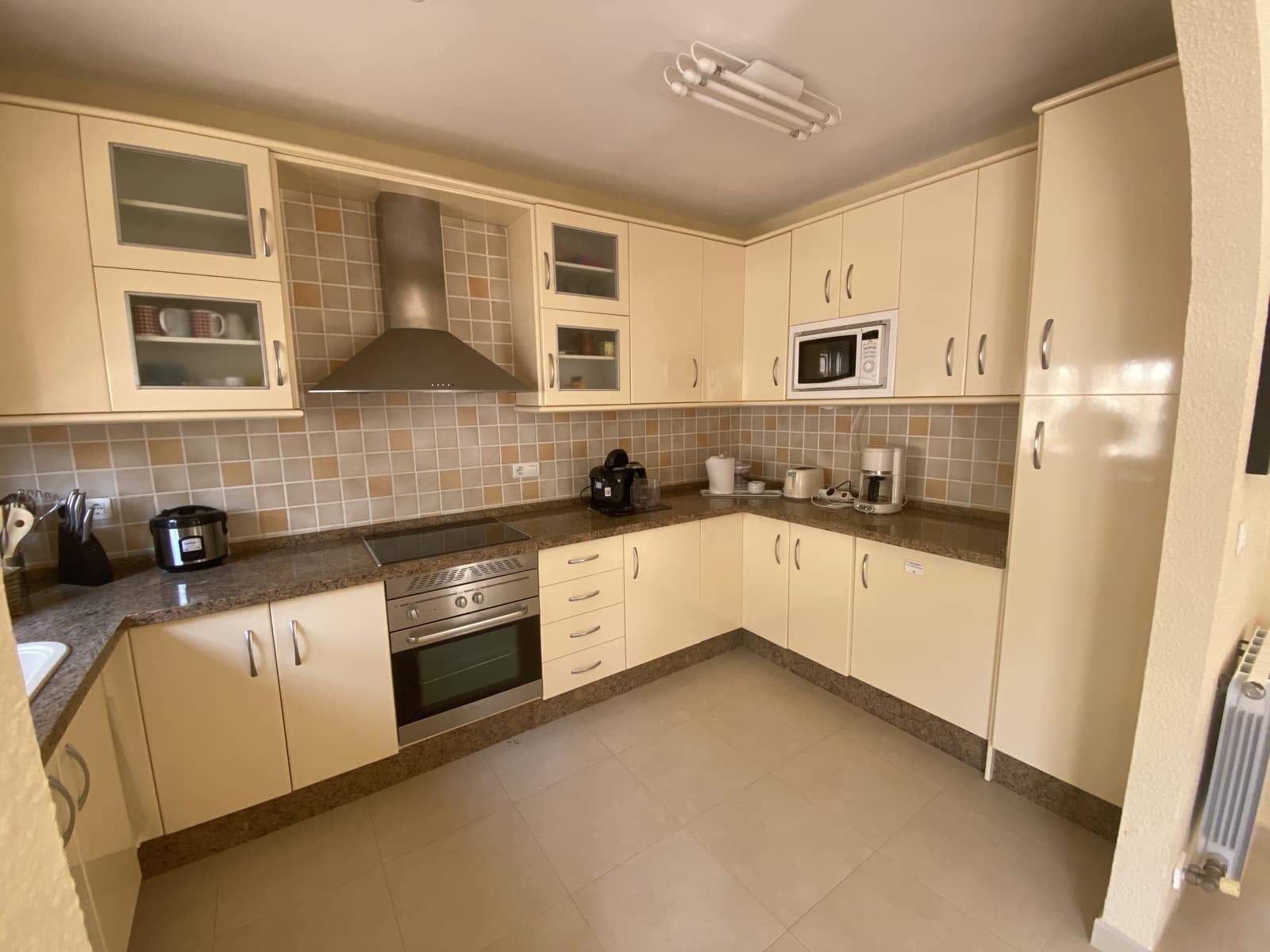 8 soveværelse Villa til salg i Moclin med swimmingpool garage - € 475.000 (Ref: 9066953)