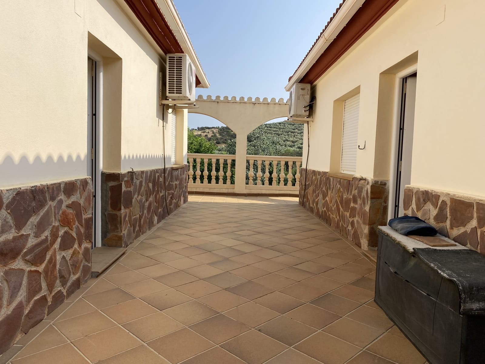 8 soveværelse Villa til salg i Moclin med swimmingpool garage - € 475.000 (Ref: 9066953)