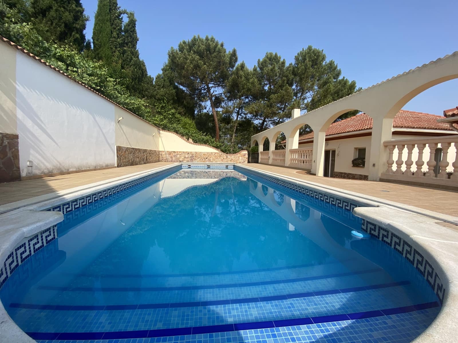 8 soveværelse Villa til salg i Moclin med swimmingpool garage - € 475.000 (Ref: 9066953)