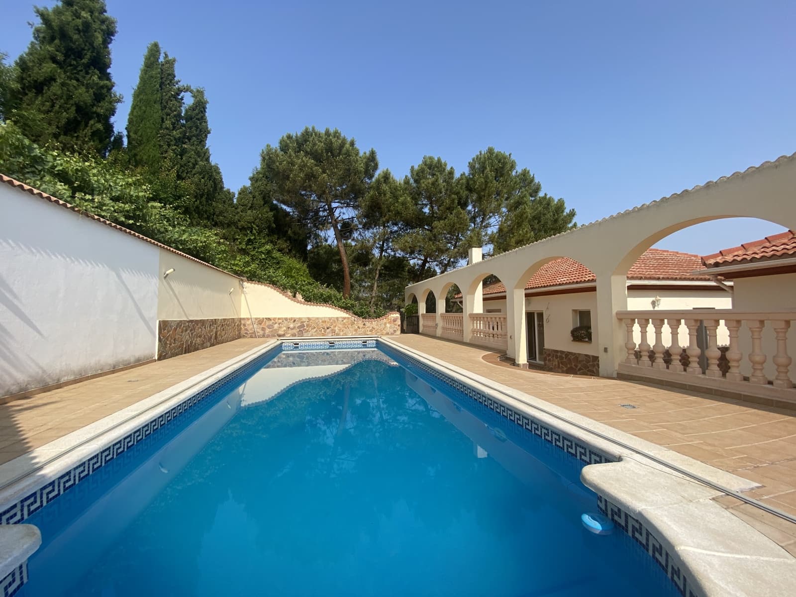 8 soveværelse Villa til salg i Moclin med swimmingpool garage - € 475.000 (Ref: 9066953)