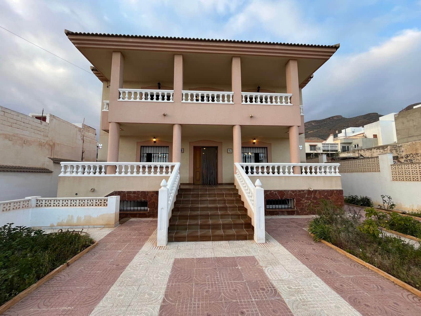 6 bedroom Villa for sale in Aguadulce (Almeria) with garage - € 550,000 (Ref: 9735064)