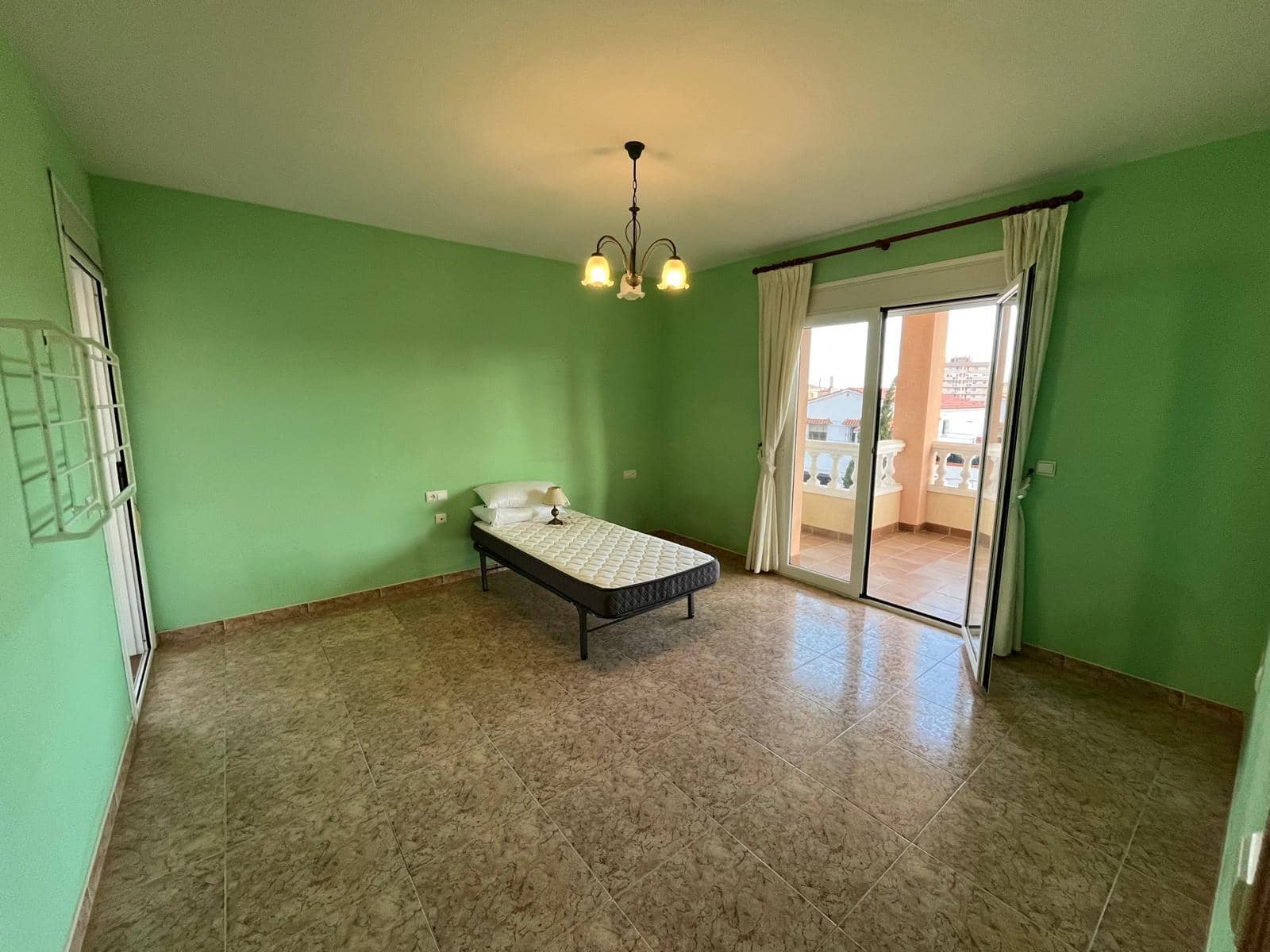 6 bedroom Villa for sale in Aguadulce (Almeria) with garage - € 550,000 (Ref: 9735064)