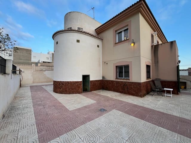 6 bedroom Villa for sale in Aguadulce (Almeria), Roquetas de Mar with garage - € 550,000 (Ref: 9735064)