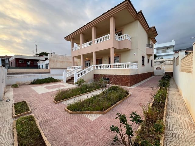 6 bedroom Villa for sale in Aguadulce (Almeria), Roquetas de Mar with garage - € 550,000 (Ref: 9735064)