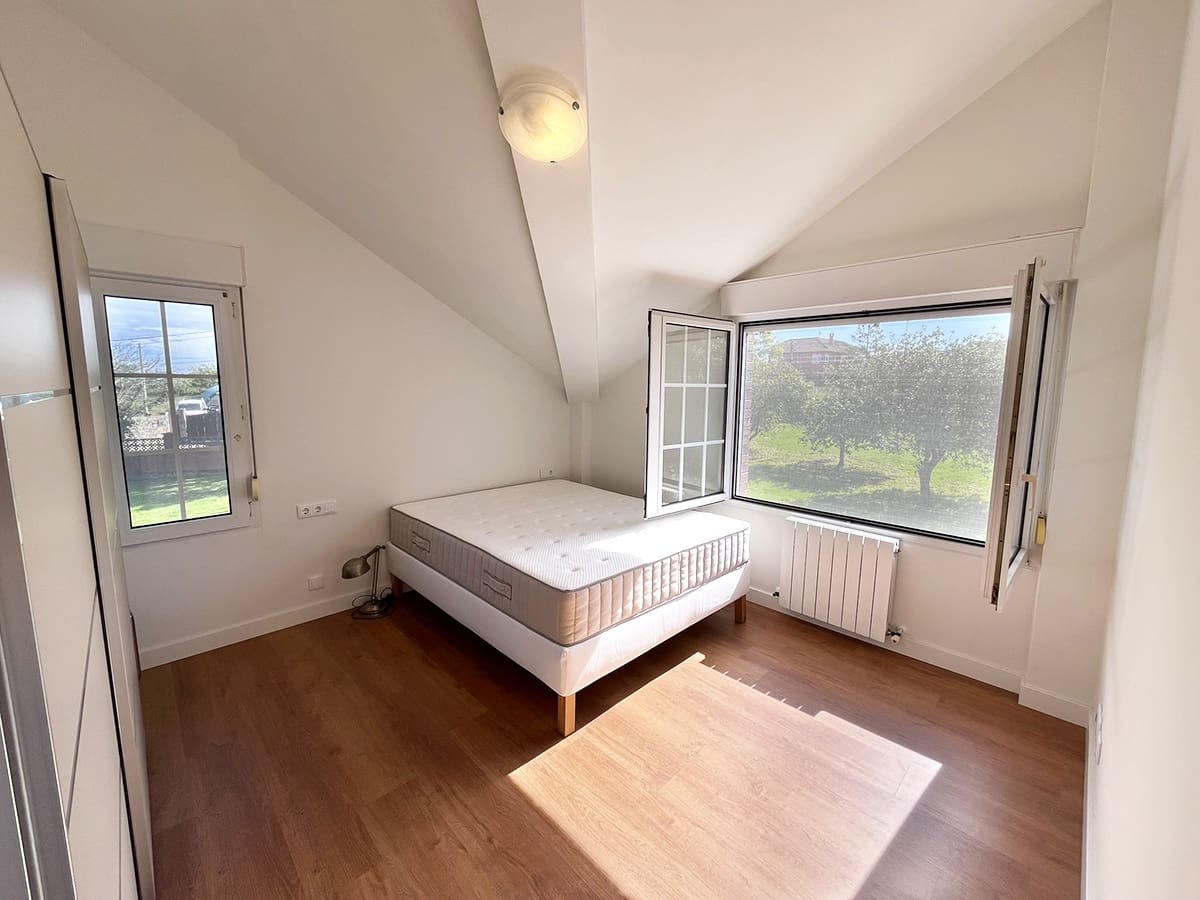 6 bedroom Villa for sale in Gijon with garage - € 960,000 (Ref: 8142992)