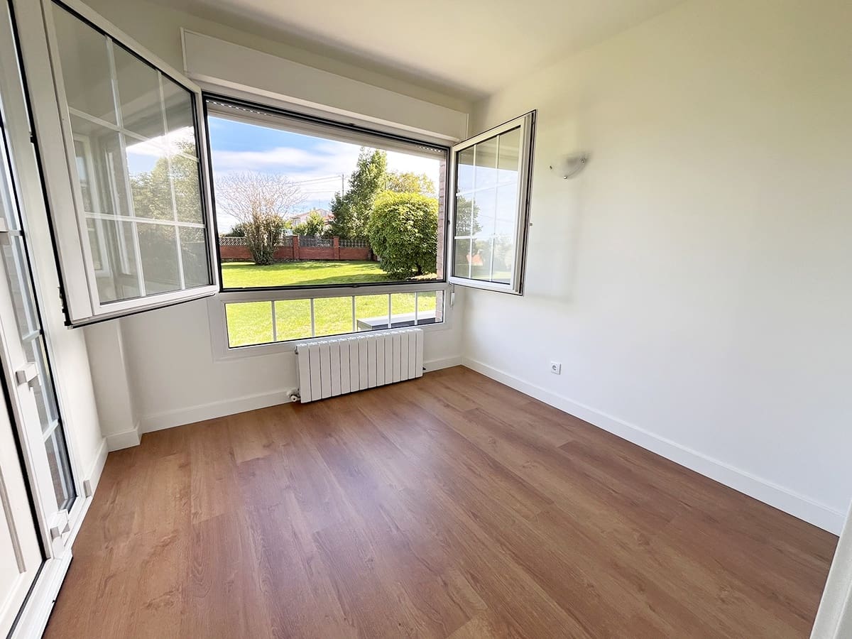 6 bedroom Villa for sale in Gijon with garage - € 960,000 (Ref: 8142992)
