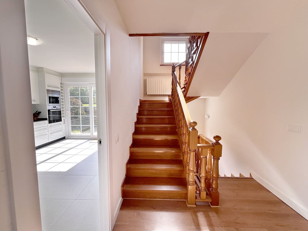 6 bedroom Villa for sale in Gijon with garage - € 960,000 (Ref: 8142992)