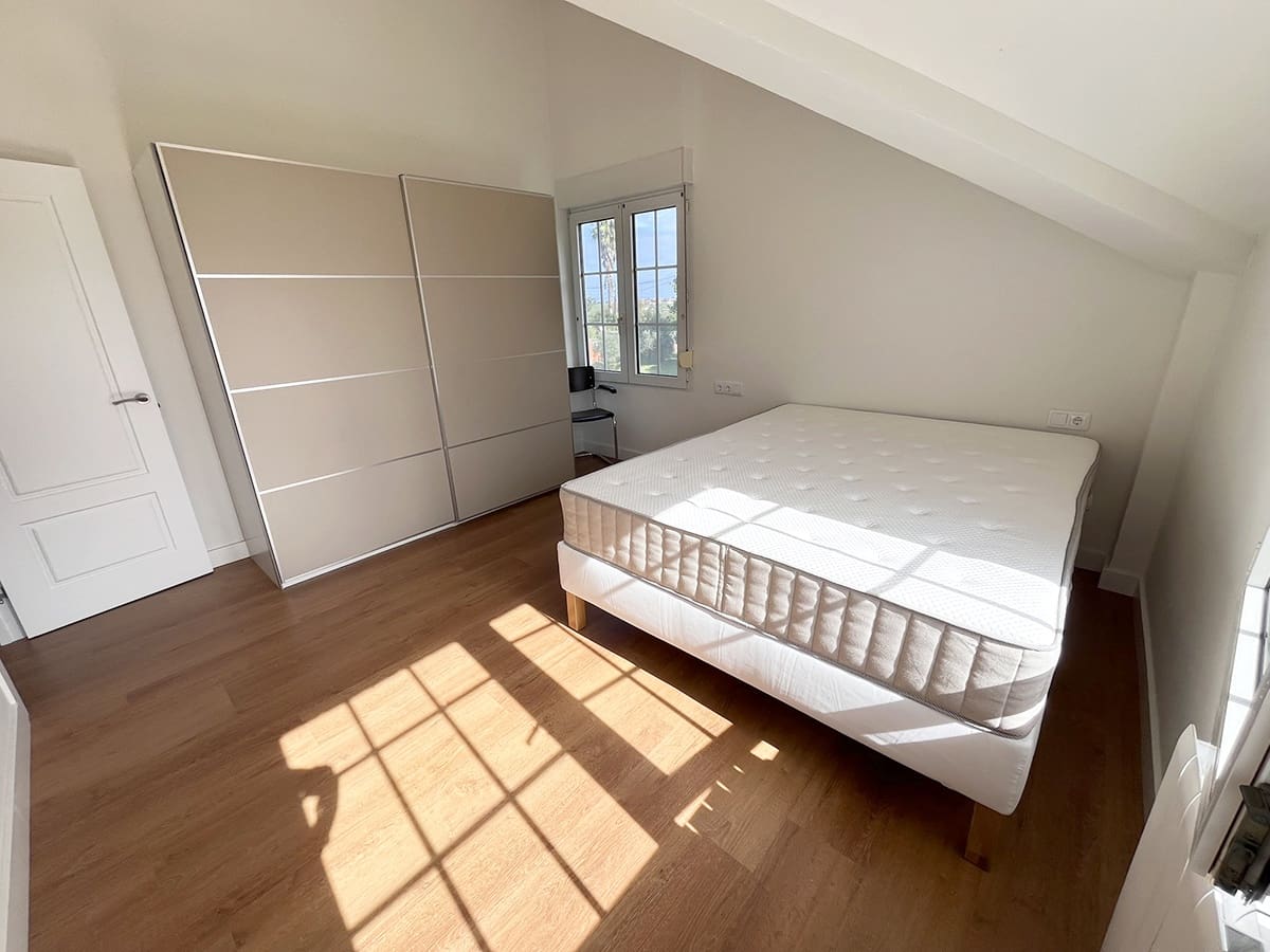 6 bedroom Villa for sale in Gijon with garage - € 960,000 (Ref: 8142992)
