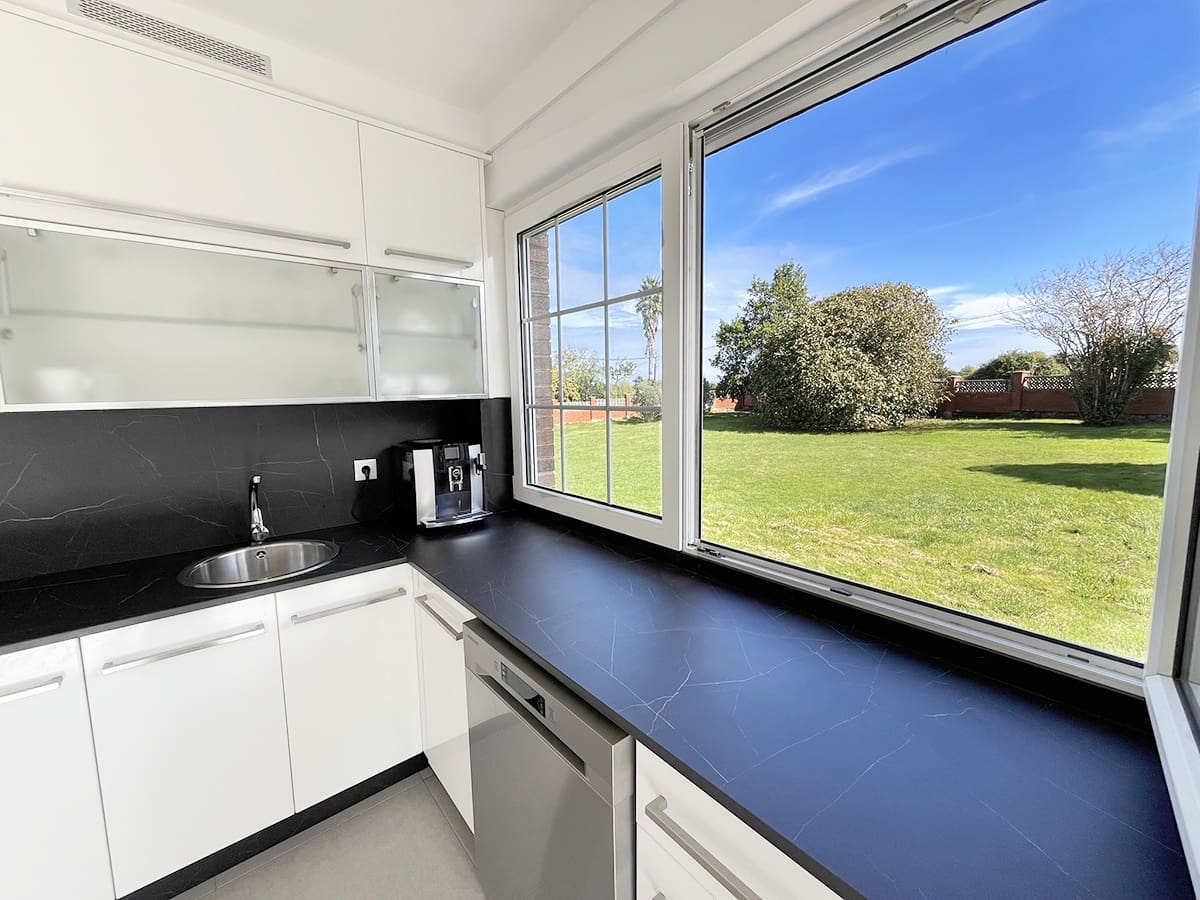 6 bedroom Villa for sale in Gijon with garage - € 960,000 (Ref: 8142992)